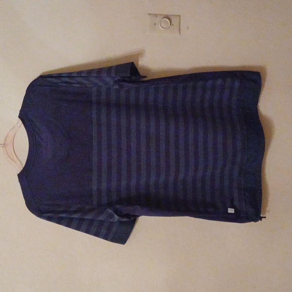 The North face ,Men's cool max active shirt. Size XL. NWT. - Picture 4 of 4